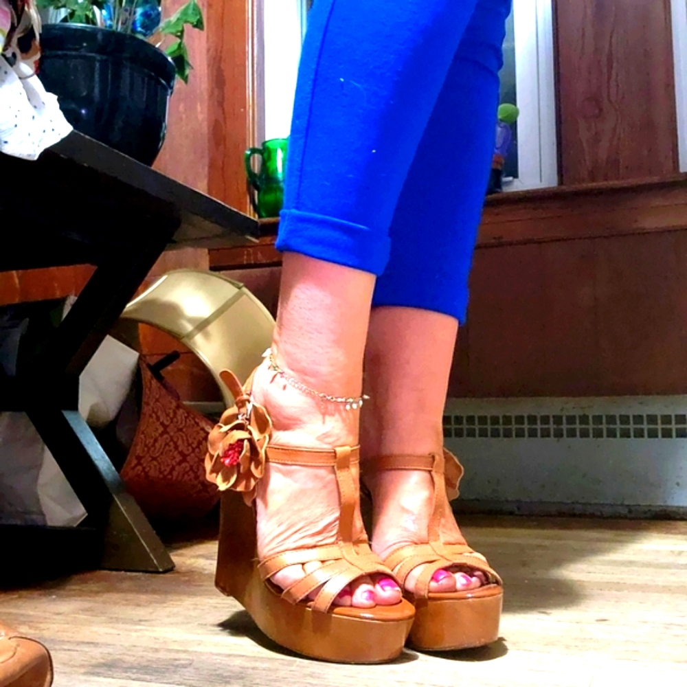 Badgley Mischka Platform Sandals